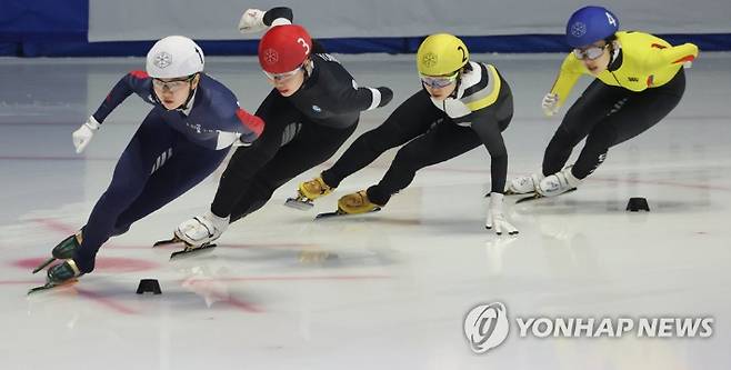 충북 진천 국가대표선수촌 실내빙상장에서 18일 2023/24 시즌 쇼트트랙 국가대표 선발전이 펼쳐진다. 사진은 지난해 선발전 모습. 연합뉴스