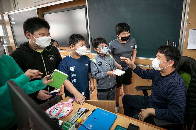 서울에서는 학교를 거의 가지 못했던 규빈 군은 이제 매일 등교한다. 총 7명인 반 친구들과도 금방 친해졌다. ⓒ시사IN 신선영