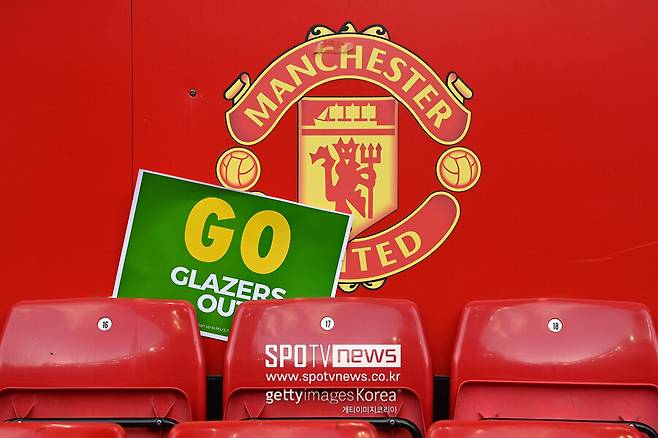 ▲ 맨체스터 유나이티드 팬들이 글레이저 '퇴진'을 외치고 있다