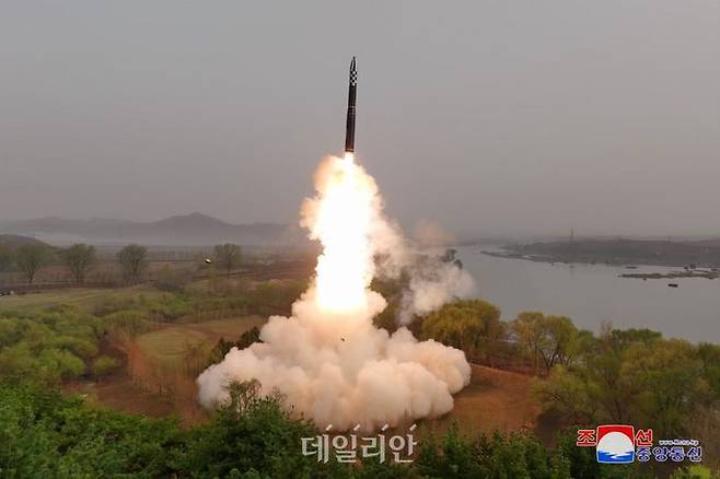 북한의 신형 대륙간탄도미사일(ICBM) 화성-18형 발사 장면(자료사진) ⓒ조선중앙통신