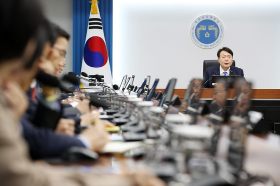 President Yoon Suk Yeol raises the issue of jeonse fraud, which has become a major social concern, during the cabinet meeting on Tuesday. [JOINT PRESS CORPS]