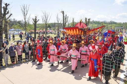 양주회암사지 왕실축제에서 이성계 회암사 어가행차를 재연하고 있다. 양주시 제공
