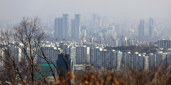 18일 국토교통부는 '부동산투자회사(리츠) 관리체계 개편을 위한 민관합동 TF(태스크포스)' 첫 회의를 개최해 현행 리츠의 관리·감독체계를 재검토해 현행 현장의 목소리를 반영하고 시장의 변화에 선제적으로 대응하는 방안을 만들겠다고 밝혔다. 정부는 이러한 논의 과정에서 리츠협회와 각종 부동산 전문가, 투자자들의 의견을 적극적으로 수용할 방침이다./사진=뉴시스