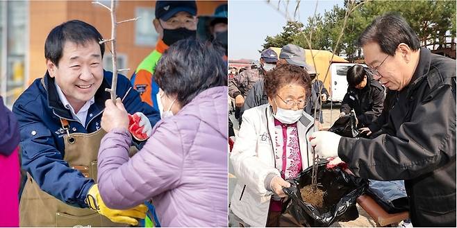 [증평·괴산=뉴시스] 이재영(왼쪽사진) 증평군수와 송인헌 괴산군수가 식목행사로 주민들에게 묘목을 나눠주고 있다. (사진=증평군·괴산군 제공) photo@newsis.com *재판매 및 DB 금지