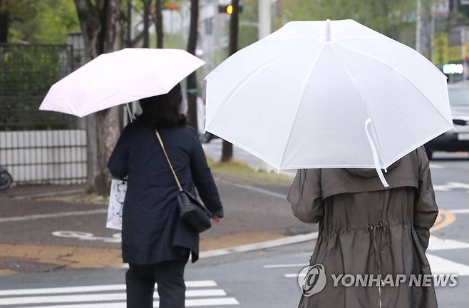 비 오는 출근길 [연합뉴스 자료사진]