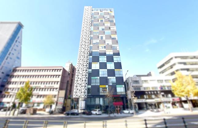 서울 강남구 청담사거리 도산대로변의 요지에 위치한 에스디바이오센서빌딩(옛 청담빌딩). SDB인베스트가 2013년 1월 350억원을 주고 매입했다. /네이버 지도