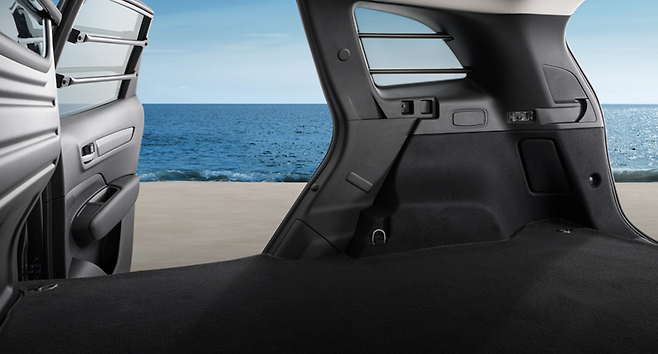 2열공간과 트렁크공간을 합쳐 최대 1413리터의 공간을 확보했다.