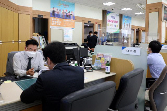 대전지역 한 은행 창구에서 대출 상담이 이뤄지고 있다. 사진=대전일보DB