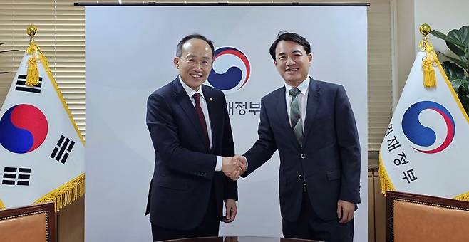 김진태 강원도지사, 추경호 경제부총리와 면담. 강원도 제공.