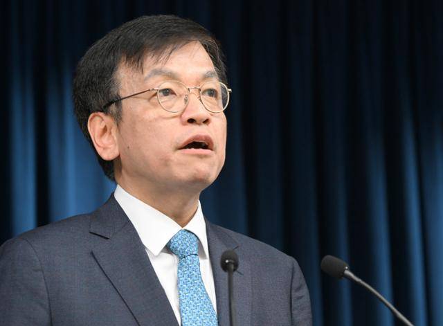 최상목 대통령실 경제수석이 19일 용산 대통령실 청사 브리핑실에서 미국 순방 및 현안과 관련한 브리핑을 하고 있다. 서재훈 기자