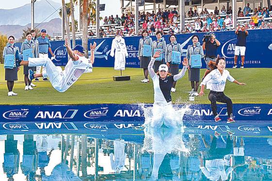 Ko Jin-young, center, jumps into Poppie's Pond after winning the ANA Inspiration — now called the Chevron Championship — at the Mission Hills Country Club in Rancho Mirage, California on April 8, 2019. [LPGA]