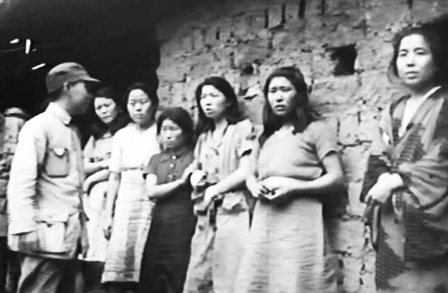 ▲ 일본군 ‘위안부’ 여성들. 일제의 야만적인 ‘인간 사냥’ 덫에 걸린 식민지 조선 여성들이 희생당했음에도 일본은 “강제연행은 없었다”고 우긴다. Ⓒ도서출판 황금알