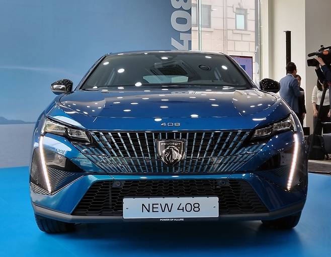 스텔란티스코리아가 20일 서울 강남구 청담동 푸조 강남전시장에서 푸조 408을 전시하고 있다. /고성민 기자