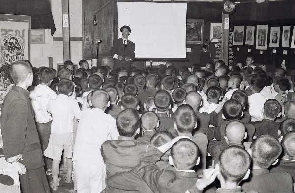 1950년대 한 초등학교의 수업 풍경 모습. 손 교수도 비슷한 시기에 국민학교를 입학해 다녔다. 경주어린이박물관학교 제공