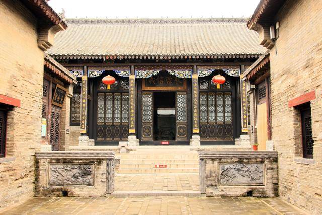 강백만장원 내 은행 업무를 관장하는 돈숭신의(敦崇信義) 건물. ⓒ최종명