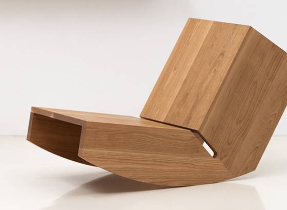 이번 전시에서 처음 선보인 흔들의자 ‘Trans_rocking_01_202303’. [사진 박종선]