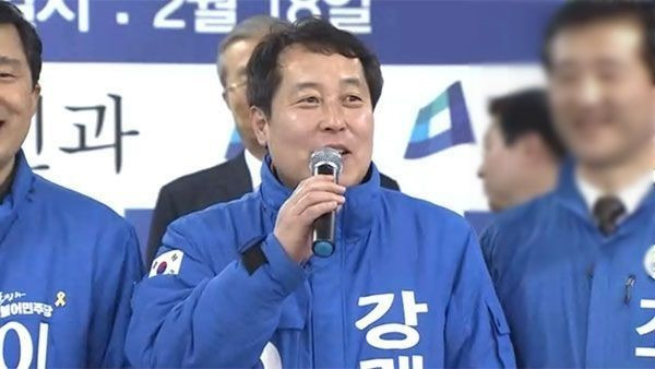 '민주당 돈 봉투 의혹'의 핵심 인물인 강래구 전 한국수자원공사 감사에 대한 구속영장이 21일 기각됐다. 사진은 지난 2016년 총선 당시 더불어민주당 국회의원 예비후보(대전 동구) 시절의 모습.ⓒMBC뉴스 보도화면 캡쳐