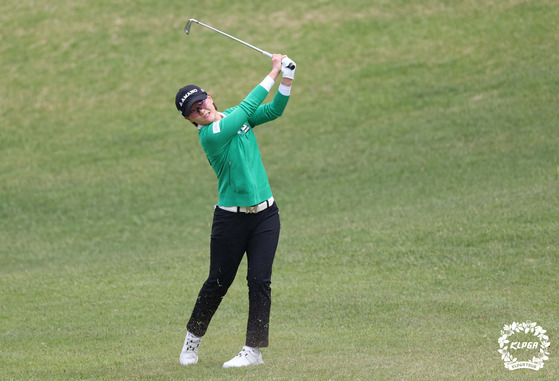 Choi Eun-woo plays a shot during the Nexen Saint Nine Masters at Gaya Country Club in Gimhae, South Gyeongsang on Sunday. [KLPGA]