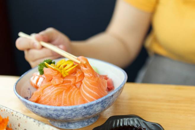 연어는 피부에 좋은 식품 중 하나로 꼽힌다. [사진=게티이미지뱅크]