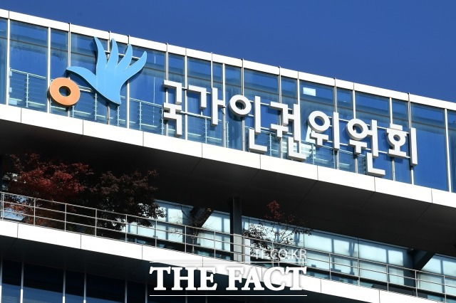 대통령 집무실 앞 1인 시위 방해는 헌법에서 보장하는 '표현의 자유' 침해라는 국가인권위원회(인권위) 판단이 나왔다. /남용희 기자