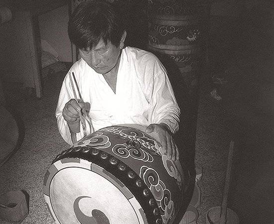 부친인 고 윤덕진 악기장 보유자. [사진 한국문화재재단]