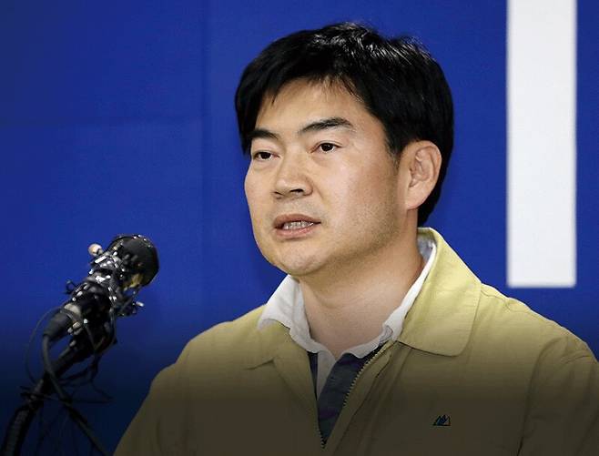 정순신 변호사가 인천지검 특수부장으로 근무하던 지난 2014년 4월 세월호 침몰 사건 수사에 착수한다는 내용의 브리핑을 하고 있다./연합