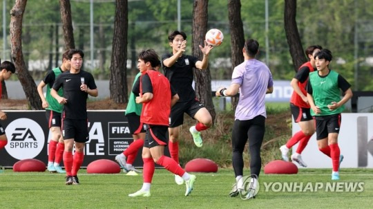 U-20(20세 이하) 축구대표팀이 지난 24일 오후 경기도 파주 축구국가대표트레이닝센터(NFC)에서 2023 국제축구연맹(FIFA) 아르헨티나 U-20 월드컵을 앞두고 훈련을 하고 있다. [연합뉴스]