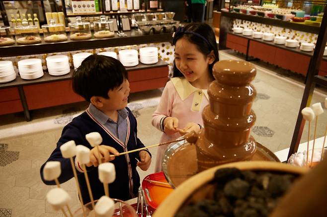 롯데관광개발은 가정의 달을 맞아 제주 드림타워 복합리조트 내 그랜드 하얏트 제주에서 포토헌팅(Photo Hunting) 이벤트를 진행한다. /사진=롯데관광개발