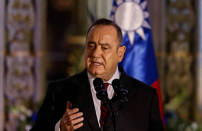 알레한드로 잠마테이 과테말라 대통령이 25일(현지시각) "타이완은 형제국가"라며 타이완에 대한 지지를 표했다. 사진은 잠마테이 대통령. /사진=로이터