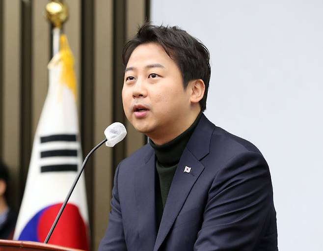 [서울=뉴시스] 전진환 기자 = 장예찬 국민의힘 청년최고위원이 지난달 10일 오전 서울 여의도 국회에서 열린 정책의원총회에서 인사말을 하고 있다. 2023.03.10. amin2@newsis.com