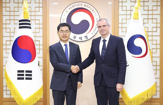 김창기 국세청장과 바구이헤이 페렌츠 헝가리 국세청장 [국세청 제공]