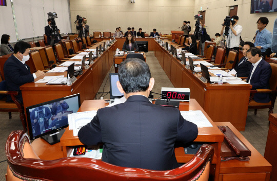 지난 12일 국회에서 열린 연금개혁특별위원회 전체회의. 주호영 연금개혁특별위원장이 회의를 주재하는 모습. 연합뉴스.