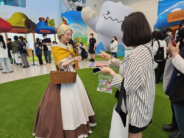 - 밍밍부인과의 가위바위보 대결