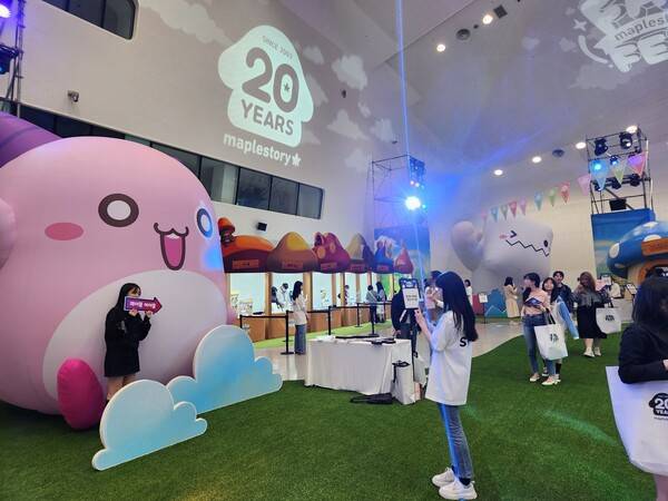 - 마스코트 핑크핀 포토존