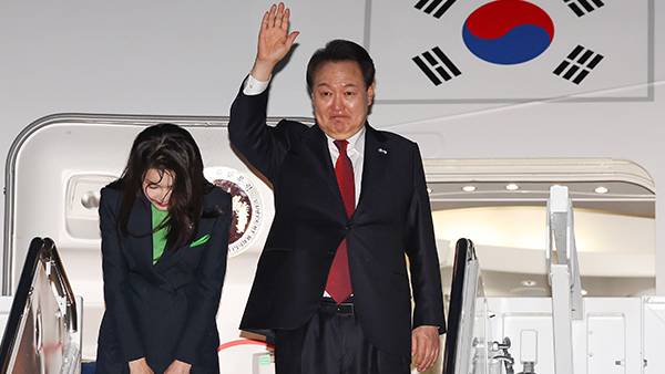 보스턴 향하는 윤석열 대통령 부부 [사진 제공 : 연합뉴스]