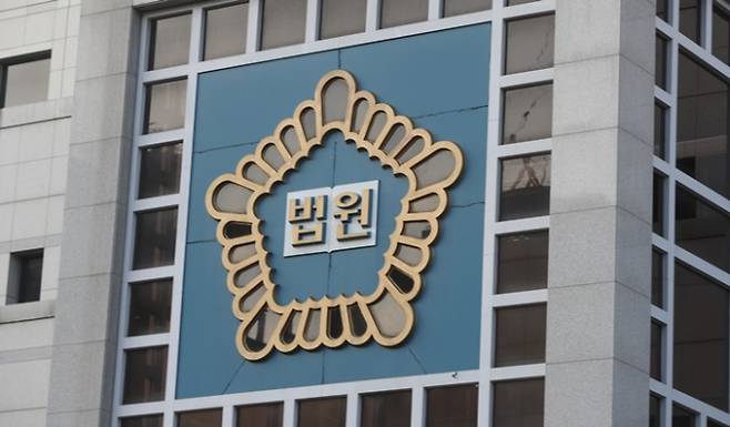 치매와 당뇨병을 앓은 친부를 학대하고 살해에 이르게 한 남성이 징역 9년을 선고받았다. 사진은 대전지법. /사진=뉴스1