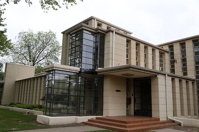 미국 오클라호마주(州) 털사에 있는 '웨스트호프'. 790만달러(약 106억원)에 매물로 최근 나왔다. 현 주인은 부동산 사업가로 2021년 10월에 250만달러(약 33억원)에 사들인 이 저택을 1년 반 만에 3배 가격에 내놨다. [털사월드 갈무리]