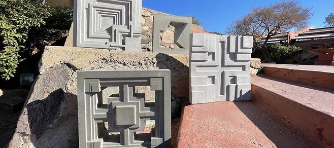 프랭크 로이드 라이트가 1920년대 즐겨 쓴 텍스타일 블록들. [프랭크 로이드 라이트 재단]