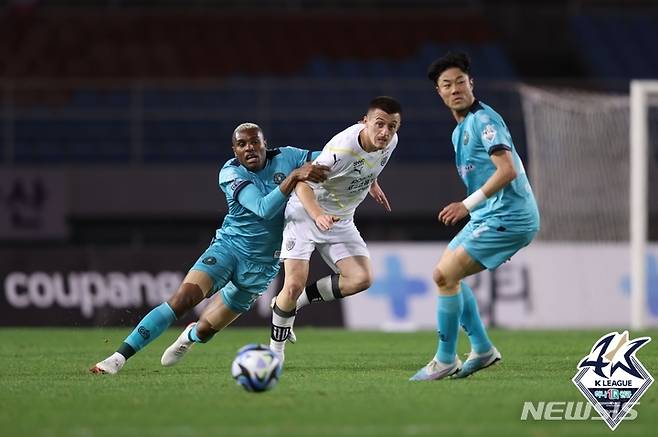 [서울=뉴시스]프로축구 전남 드래곤즈 플라나 (사진 = 프로축구연맹 제공)