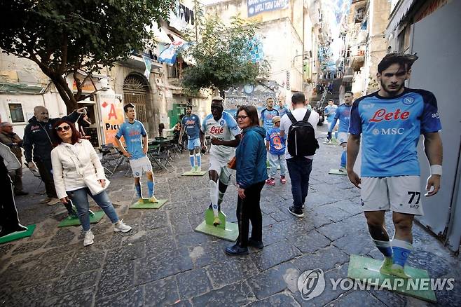 33년 만에 우승 앞둔 나폴리, 축제 분위기 [로이터=연합뉴스. 재판매 및 DB 금지]