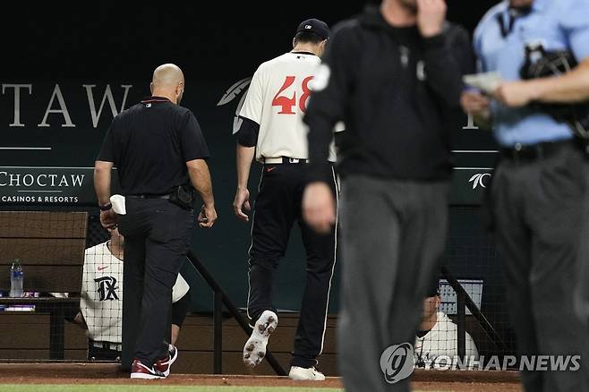 마운드 내려가는 디그롬 [AP=연합뉴스]