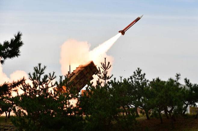 한국 공군 패트리엇(PAC-3) 요격미사일이 가상 표적을 향해 발사되고 있다. 세계일보 자료사진