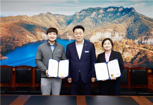 화순군청 다문화가족 자국민 전담팀 공무원 임용장 수여식. 사진제공 | 화순군