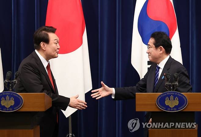 3월 정상회담 이후 기자회견 하는 윤석열 대통령과 기시다 총리 [연합뉴스 자료사진. 재판매 및 DB 금지]