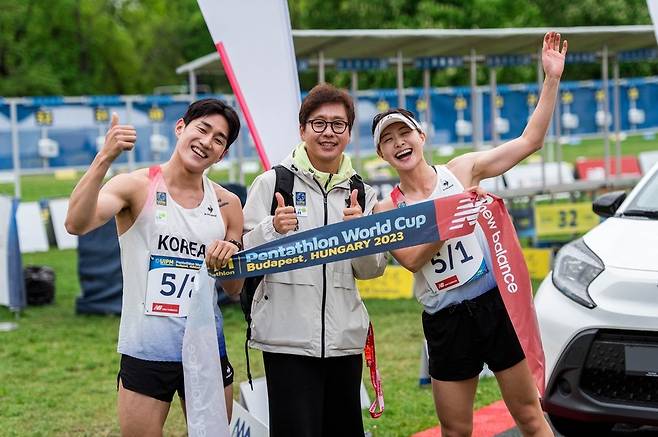 왼쪽부터 서창완, 김성진 코치, 김선우, 대한근대5종연맹