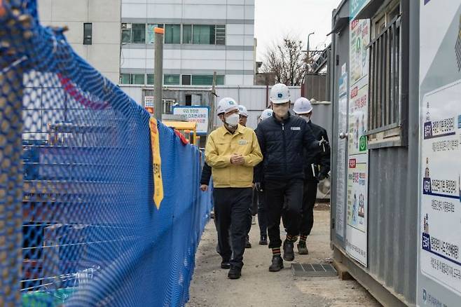 공사 현장 안전점검에 나선 김경호 광진구청장