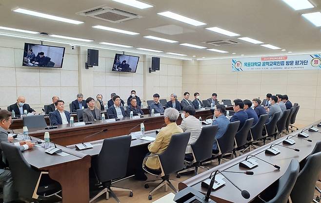 목포대학교 공과대학은 최근 한국공학교육인증원의 방문평가단으로부터 공학교육인증 방문, 평가를 실시했다.(공학교육인증 평가 장면)/사진제공=목포대학교.