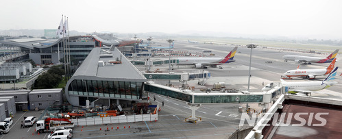 [서울=뉴시스]홍찬선 기자 = 사진은 김포공항 국내선 청사의 전경 모습. 2023.05.02.(사진=한국공항공사 제공) photo@newsis.com