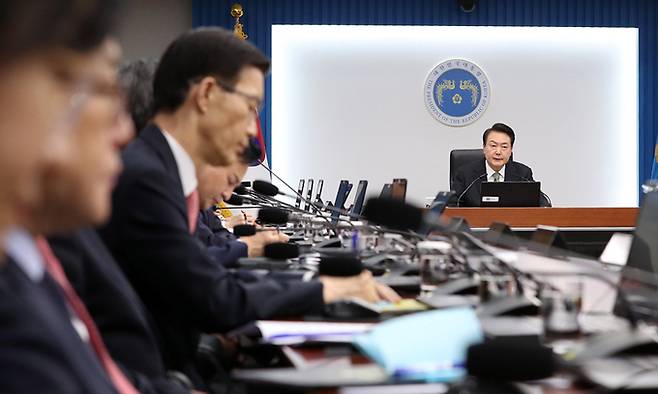 윤석열 대통령이 2일 서울 용산 대통령실 청사에서 열린 국무회의에서 발언하고 있다. 대통령실통신사진기자단