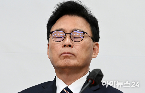 박광온 더불어민주당 원내대표가 3일 오전 서울 여의도 국회에서 열린 최고위원회의에서 눈을 감고 생각에 잠겨 있다. [사진=김성진 기자]